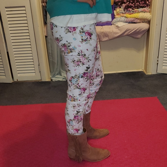 🌸Woman size 0 pants🌸 - Picture 2 of 6